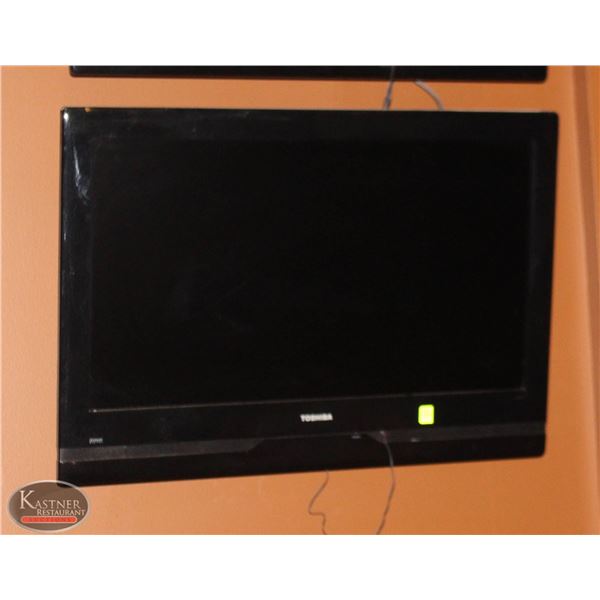 TOSHIBA 32" TV WITH WALL MOUNT