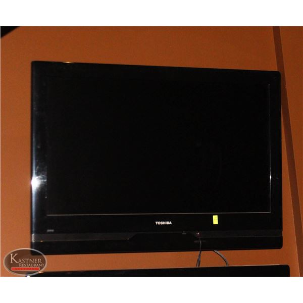 TOSHIBA 32" TV WITH WALL MOUNT