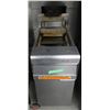 Image 1 : FRYMASTER 40LBS DEEP FRYER /W FOUR BASKETS