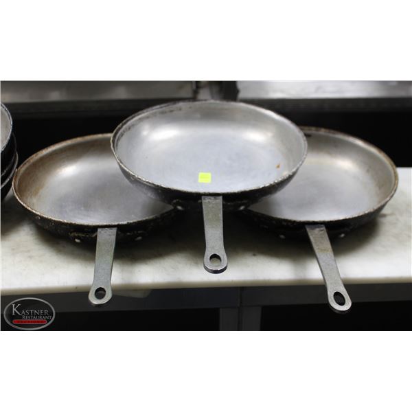 LOT OF 3 10.5" ALUMINUM FRYING PANS