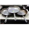 Image 1 : LOT OF 3 10.5" ALUMINUM FRYING PANS