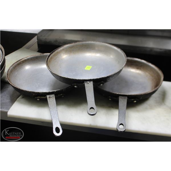 LOT OF 3 10.5" ALUMINUM FRYING PANS