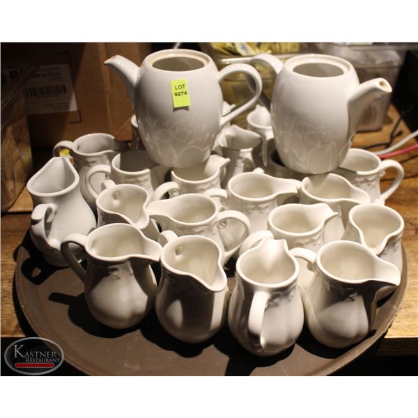 SERVING TRAY WITH 22 CREAM CADIES AND TWO MILK