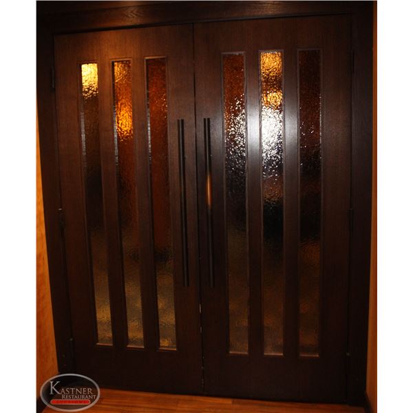 DOUBLE DOOR /W CLOSER AND BRASS HANDLES
