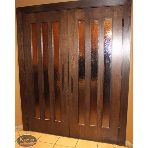 DOUBLE DOOR /W CLOSER AND BRASS HANDLES