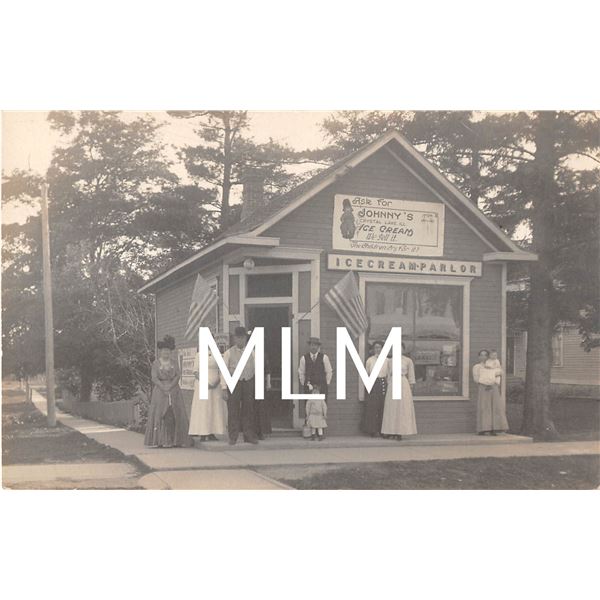 Johnny's Ice Cream Parlor Front Crystal Lake, Illinois Photo Postcard