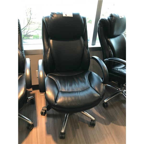 BLACK TUFTED HIGH BACK EXECUTIVE CHAIR