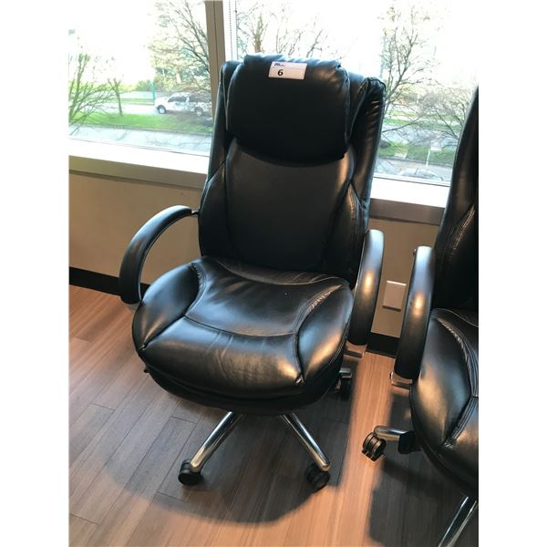 BLACK TUFTED HIGH BACK EXECUTIVE CHAIR