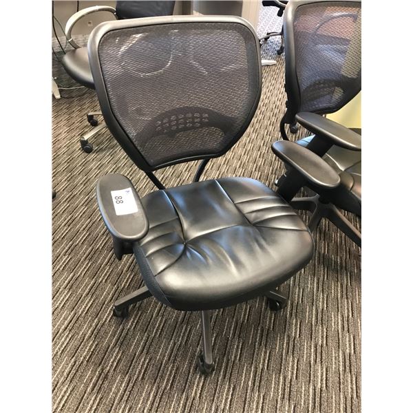 BLACK MESH BACK ADJUSTABLE ARM MID BACK TILTER CHAIR