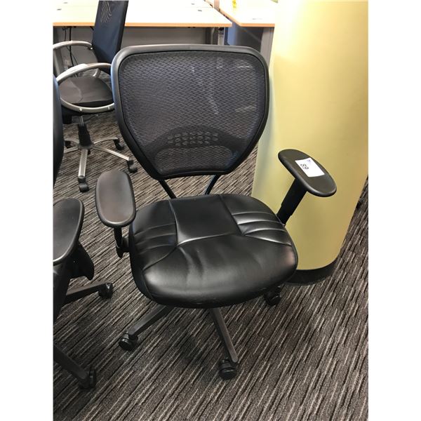 BLACK MESH BACK ADJUSTABLE ARM MID BACK TILTER CHAIR