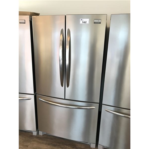 FRIDIGAIRE GALLERY STAINLESS STEEL DOUBLE DOOR FRIDGE/FREEZER COMBO 70 H X 35 5/8 W X 33 D