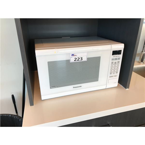 PANASONIC WHITE MICROWAVE OVEN