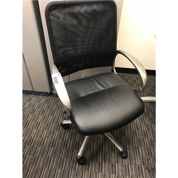 BLACK MESH BACK LOOP ARM MID BACK TILTER CHAIR
