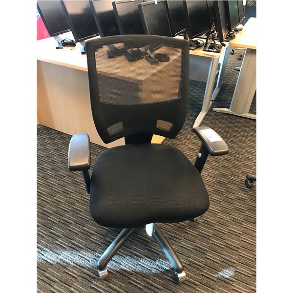BLACK MESH BACK ADJUSTABLE ARM MID BACK TILTER CHAIR