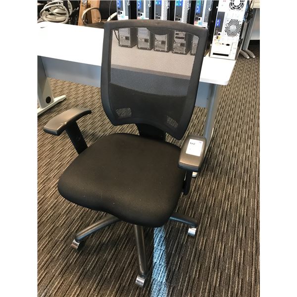 BLACK MESH BACK ADJUSTABLE ARM MID BACK TILTER CHAIR