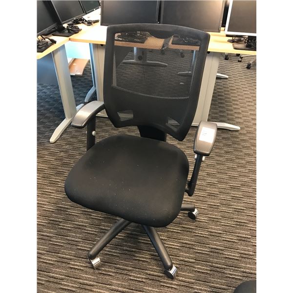 BLACK MESH BACK ADJUSTABLE ARM MID BACK TILTER CHAIR