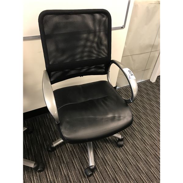 BLACK MESH BACK MID BACK LOOP ARM TILTER CHAIR