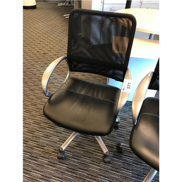 BLACK MESH BACK MID BACK LOOP ARM TILTER CHAIR