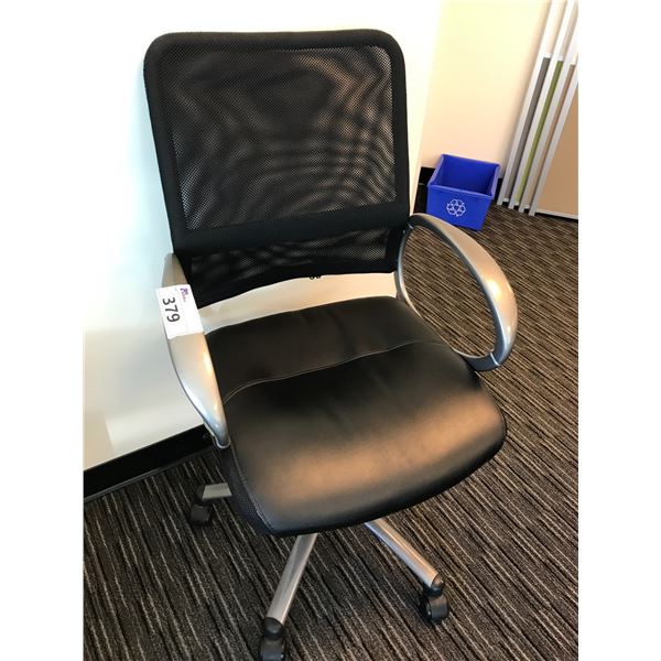 BLACK MESH BACK MID BACK LOOP ARM TILTER CHAIR