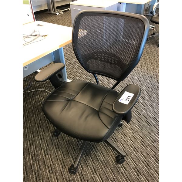 BLACK MESH BACK ADJUSTABLE ARM MID BACK TILTER CHAIR