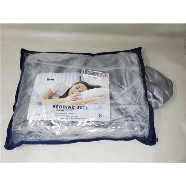 Twin Size Bedding Set