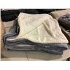 Image 3 : Plush King Size Blanket with Sherpa Lining