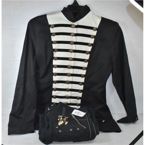 FLAT OF CLOTHING INCLUDES SIZE 3 PANTS MEDIUM