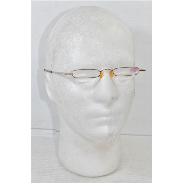 SLENDER LENSE READING GLASSES
