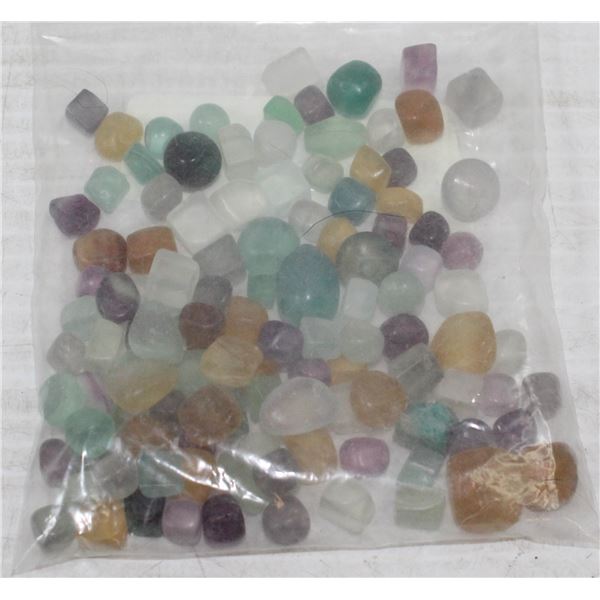 24)  LOT OF 133 GRAMS OF NATURAL COLORED