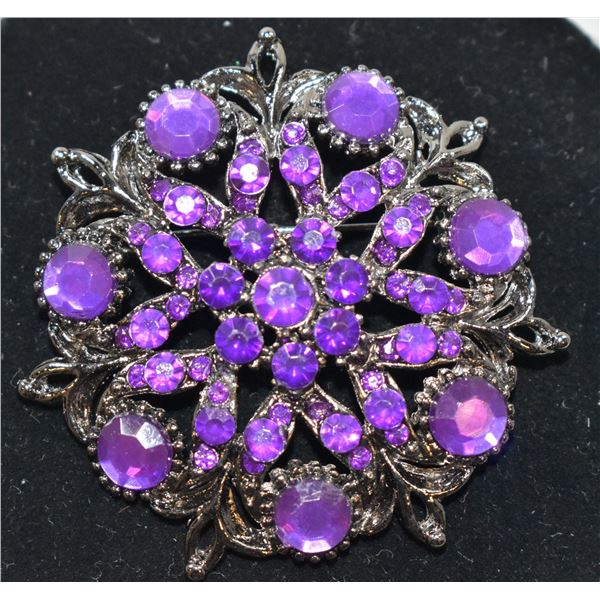 VINTAGE LADIES BROOCH WITH PURPLE STONES