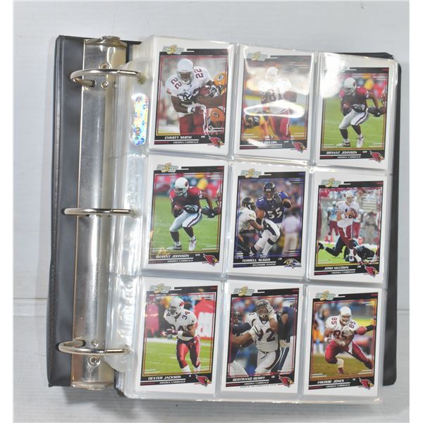 BINDER OF ASSORTED FOOTBALL CARDS-SCORE 2004