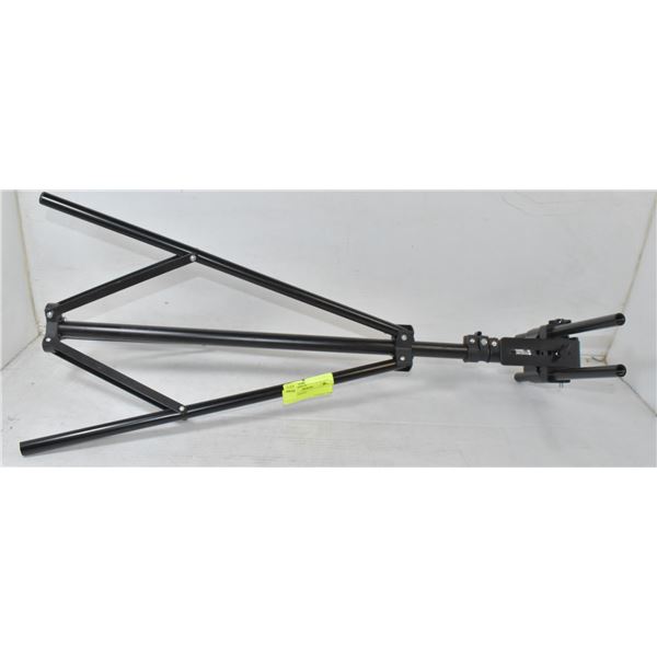 CAMERA TRIPOD