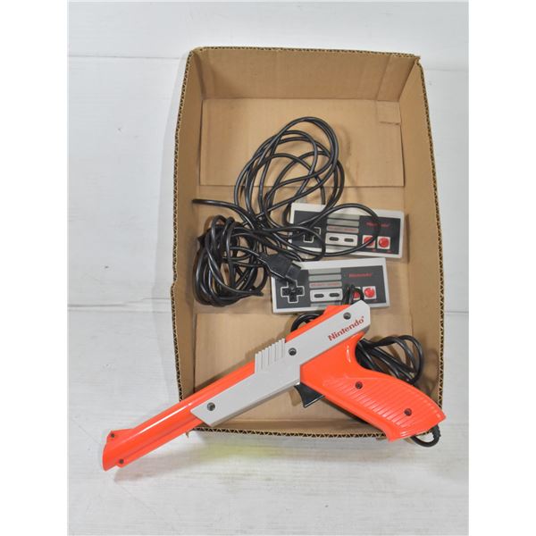 FLAT WITH 2 ORIGINAL NINTENDO REMOTE