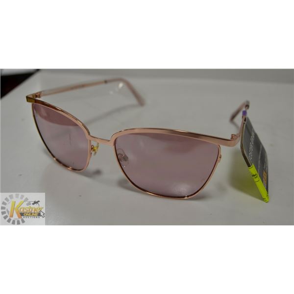 PAIR OF FOSTER GRANT SUNGLASSES.