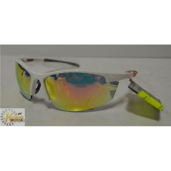 PAIR OF FOSTER GRANT SUNGLASSES.