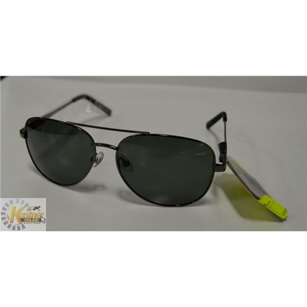 PAIR OF FOSTER GRANT SUNGLASSES.