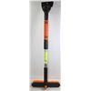 Image 1 : EXTENDABLE PIVOTING SNOW BRUSH