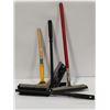 Image 1 : LOT OF 4 WINDOW SQUEEGEE CLEANING TOOLS