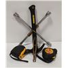 Image 1 : TOOL LOT: TIRE IRON, HAMMER & 2 TAPE MEASURES