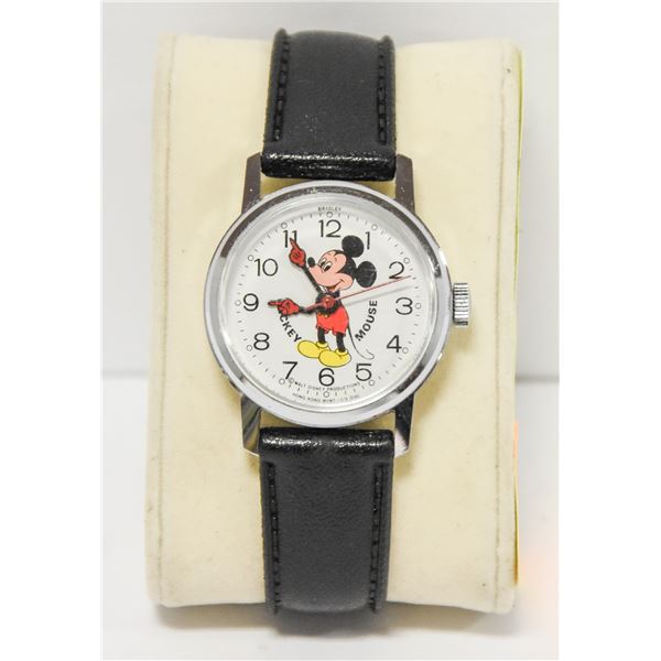 VINTAGE MICKEY MOUSE WIND UP WATCH LEATHER STRAP