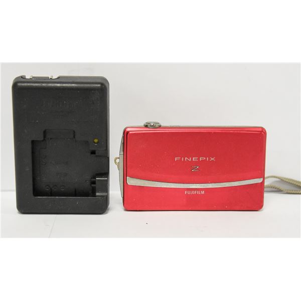 DIGITAL CAMERA COMPLETE WITH CHARGER