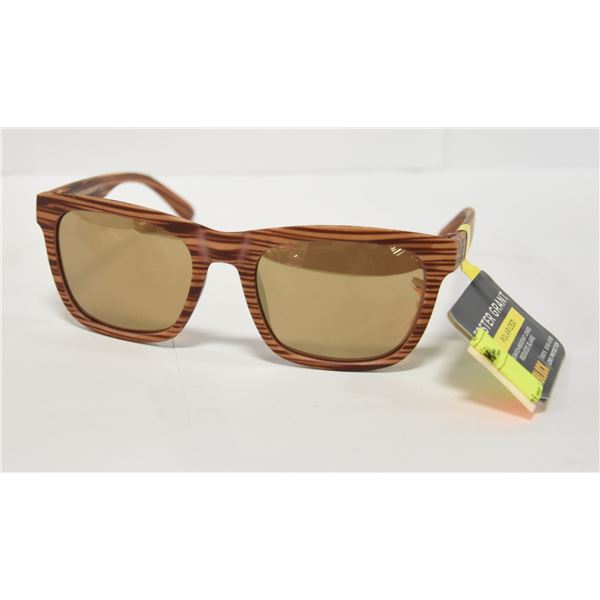 PAIR OF FOSTER GRANT SUNGLASSES