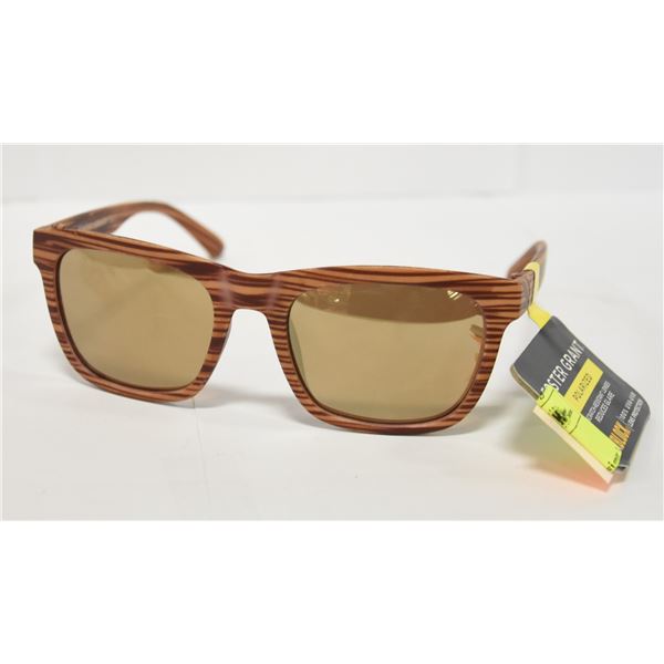 PAIR OF FOSTER GRANT SUNGLASSES