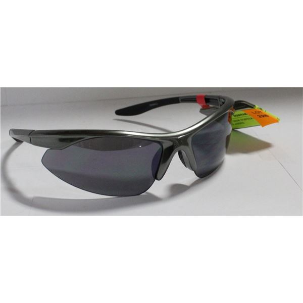 PAIR OF NEW FOSTER GRANT SUNGLASSES