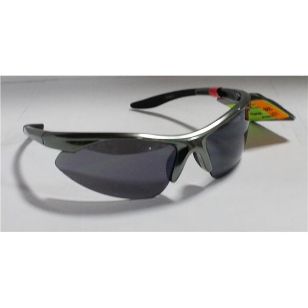 PAIR OF FOSTER GRANT SUNGLASSES