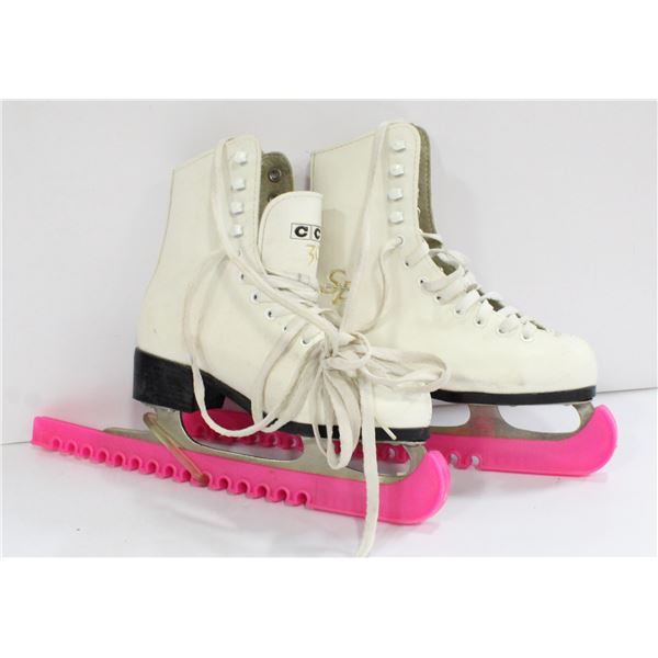 CCM FIGURE SKATES SIZE 3