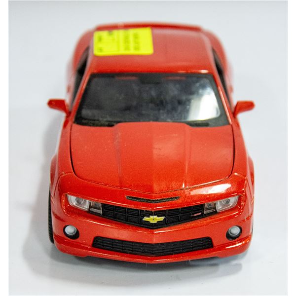 2010 CHEVROLET CAMARA 1:24 DIECAST MODEL
