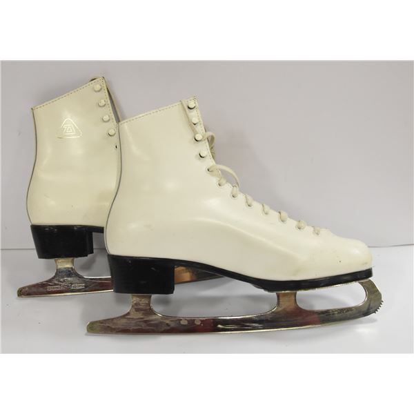 DAOUST FIGURE SKATES WOMENS SIZE 7