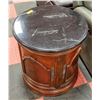 Image 2 : ROUND MAHOGANY ACCENT TABLE W/ STONE TOP
