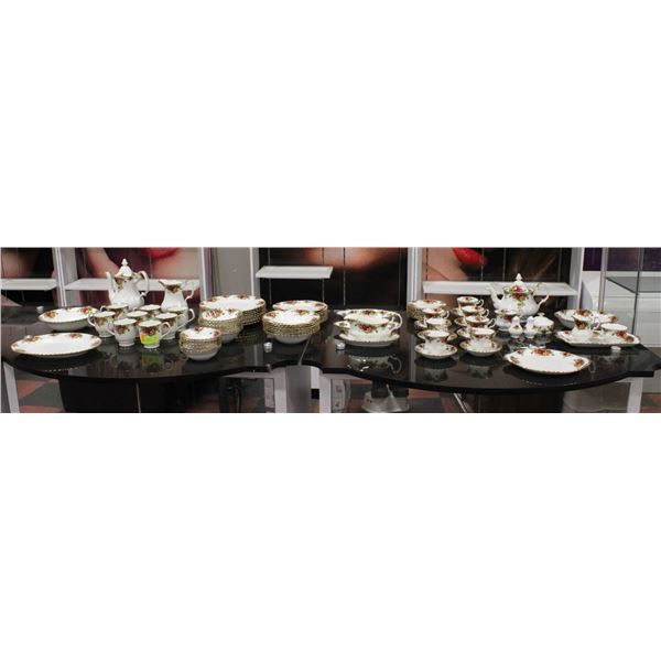 OLD COUNTRY ROSE CHINA SERVES 8